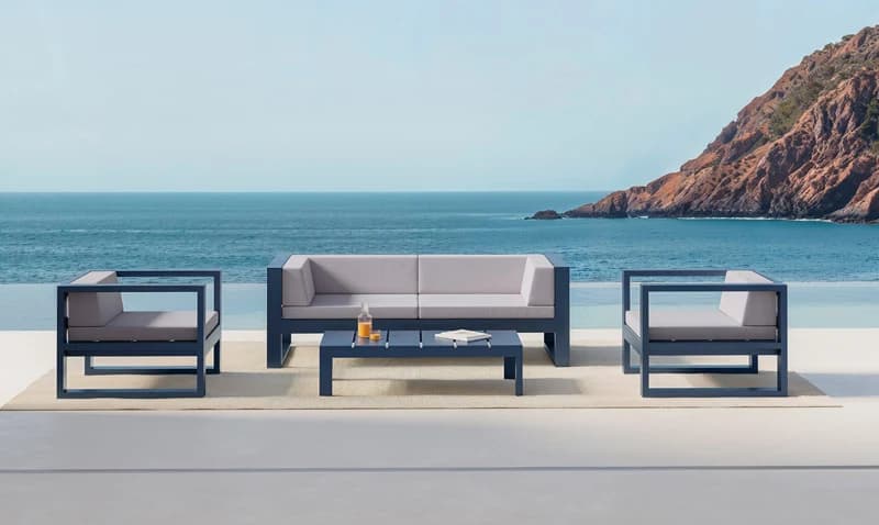 Marine blue Beghin set on a seaside terrace